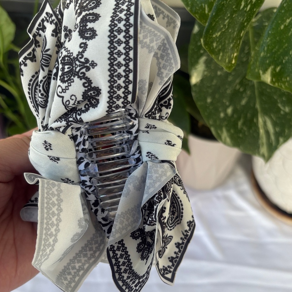 Elegant Black and White Hair Scrunchie with Pearl Earrings - Picture 3 of 7